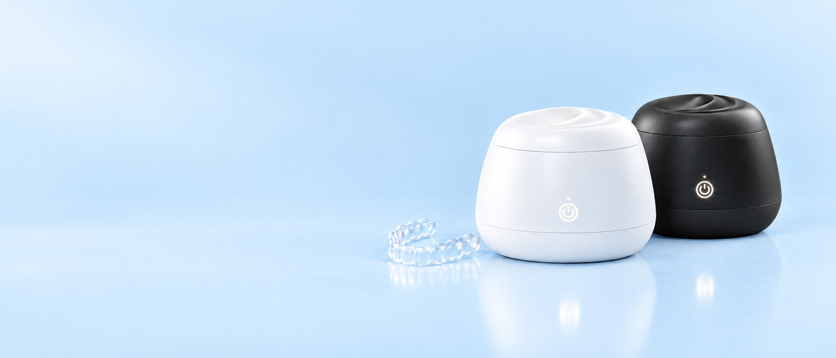 Dentalsmart Ultraschallreiniger in Weiss und Schwarz mit Aligner